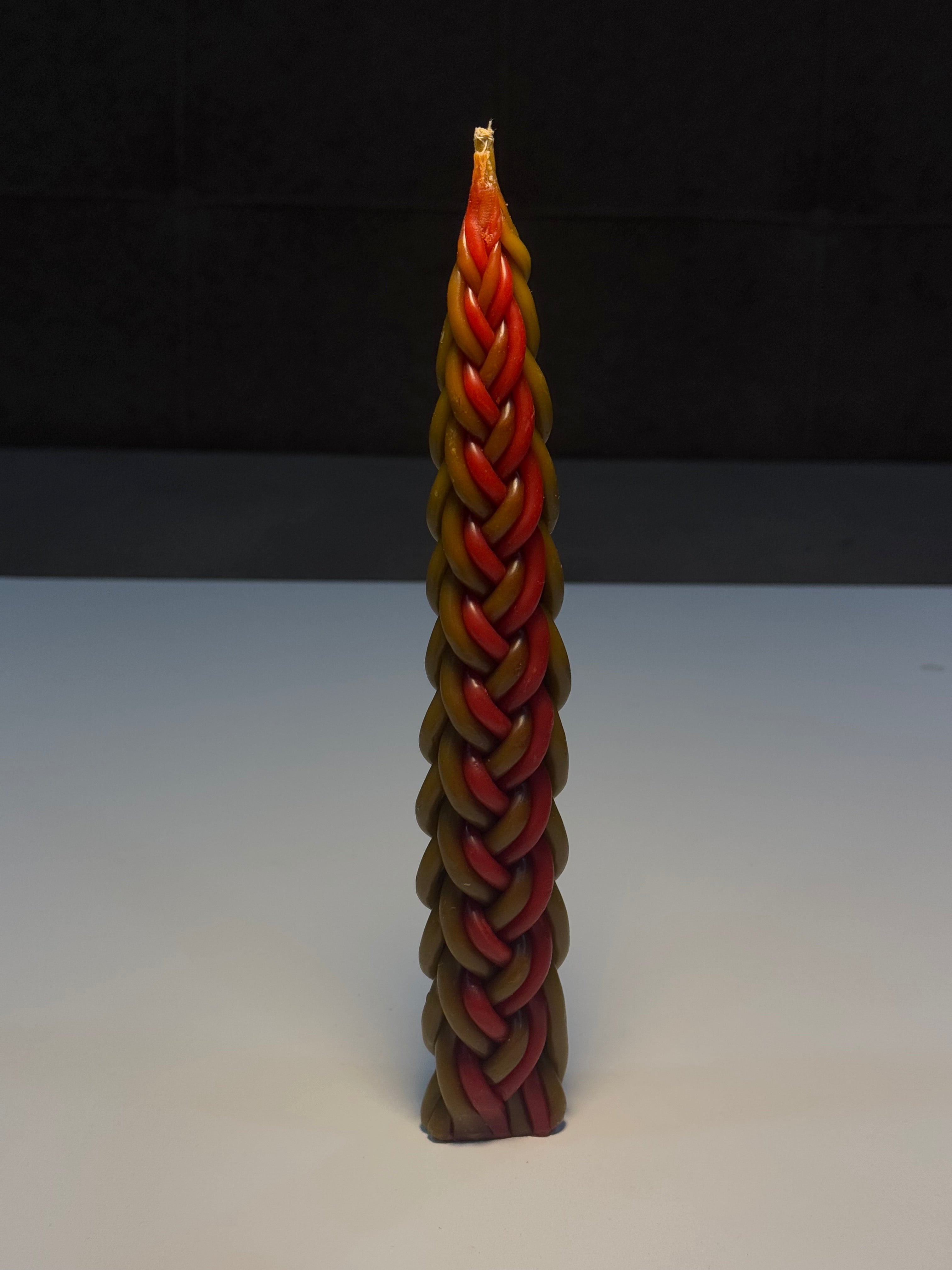 SEVGİNİN CAZİBƏSİ – SEVGİNİ CƏLB EDƏN KÖRPƏLƏNMİŞ ŞAM  (Магическая свеча «Косичка – Привлечение Любви»)